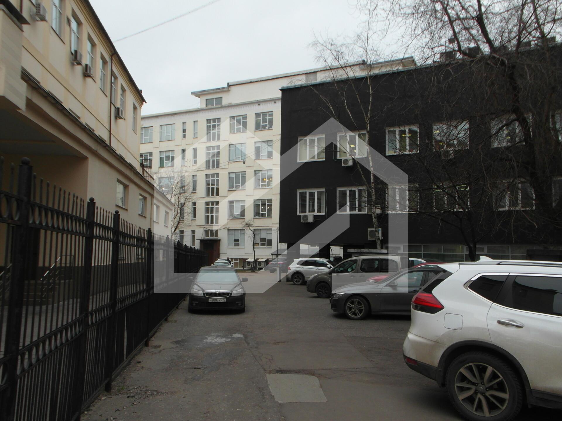 SAM_8494 парковка во дворе.JPG