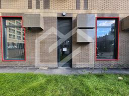 ГП16969012.Нежилое помещение.Фасад здания с выделенными окнами реализуемого объекта.jpg