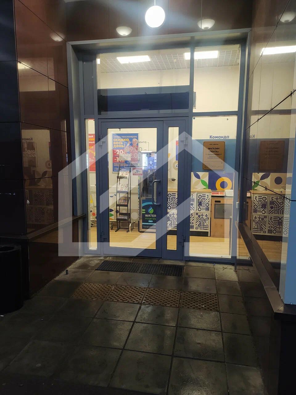 вход в ленту снаружи.webp