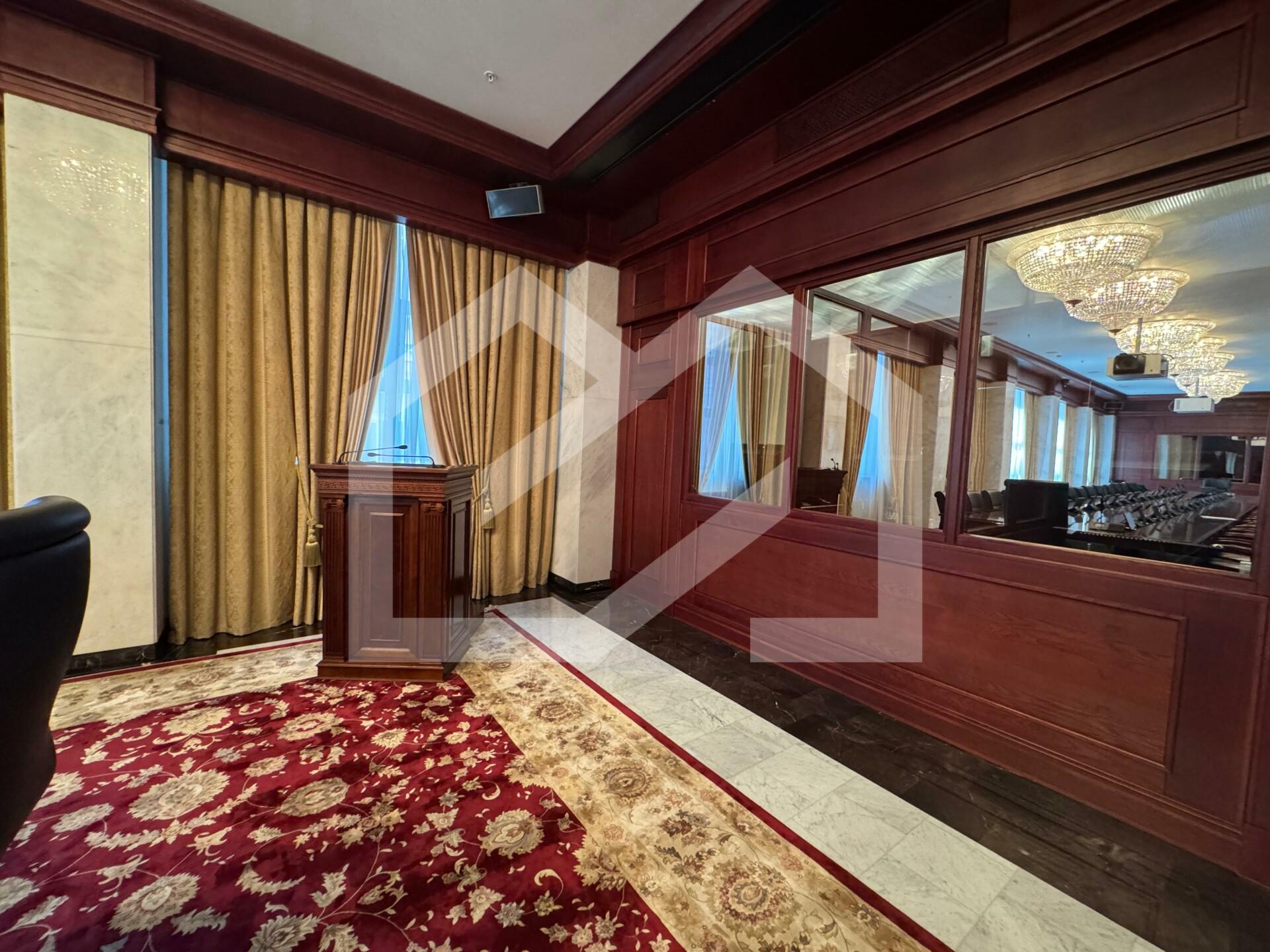 трибуна конференц зал.jpeg